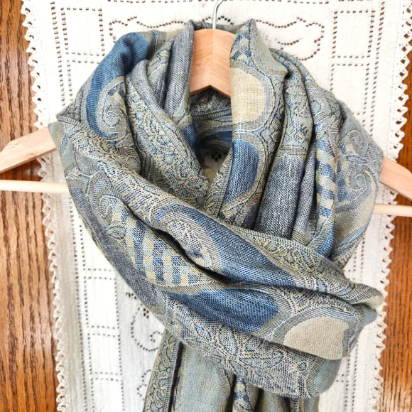 Elegant Paisley Scarf in Blue and Gold - Picture 2 of 14
